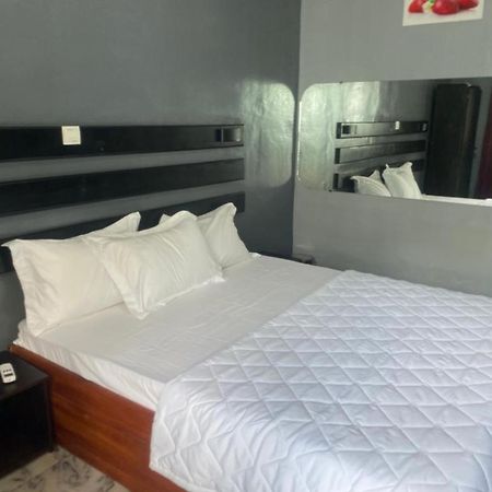 Sunrise Center Bonapriso 111 Otel Douala Dış mekan fotoğraf