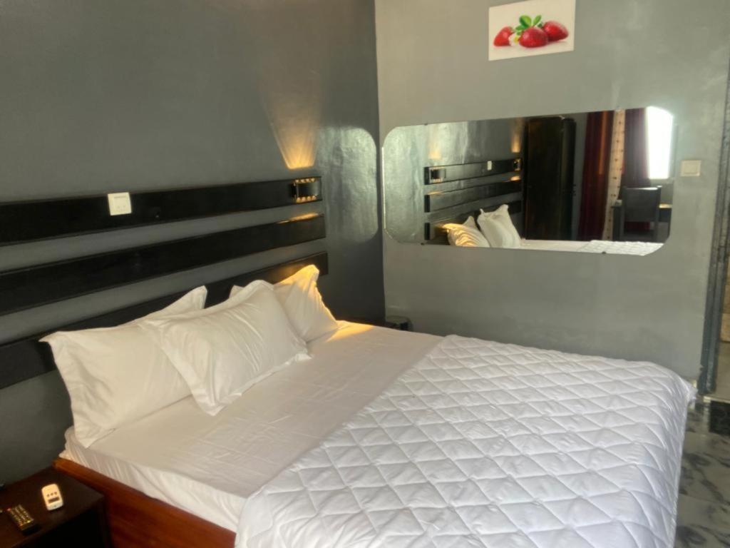 Sunrise Center Bonapriso 111 Otel Douala Dış mekan fotoğraf
