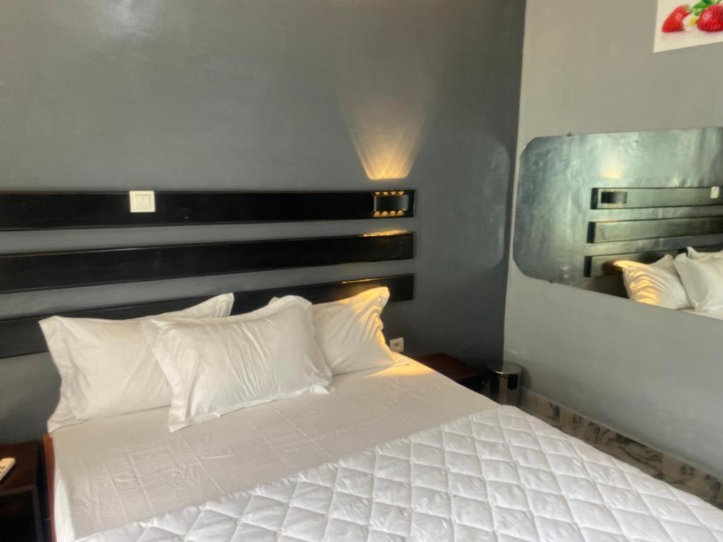Sunrise Center Bonapriso 111 Otel Douala Dış mekan fotoğraf