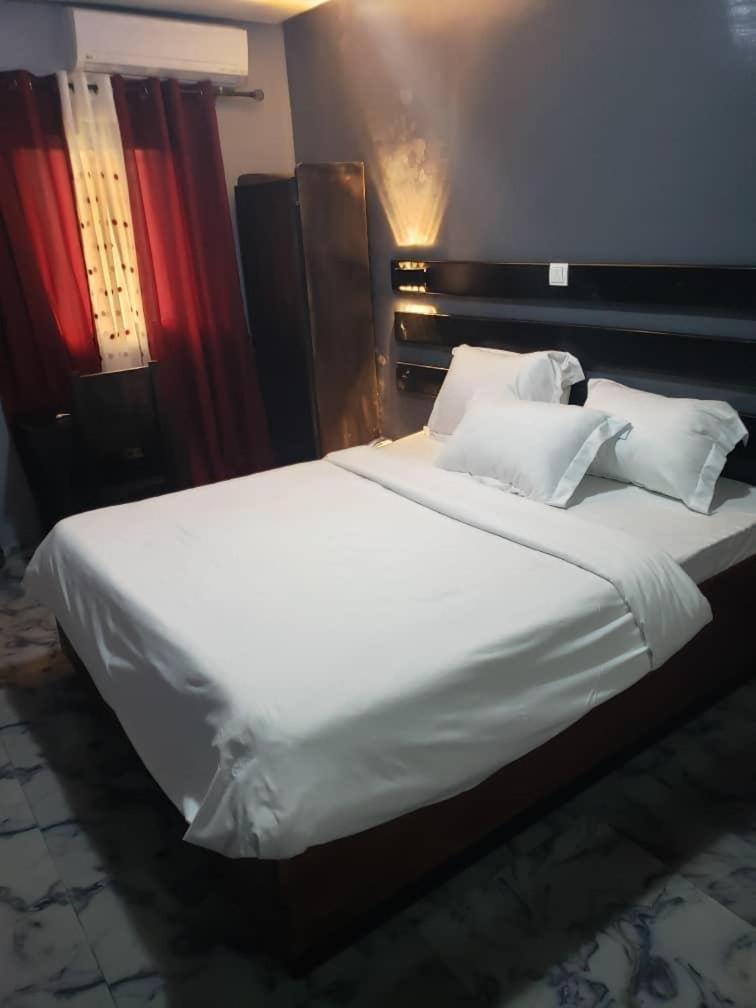 Sunrise Center Bonapriso 111 Otel Douala Dış mekan fotoğraf